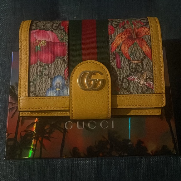 Gucci Flora passport holder - Picture 7 of 11